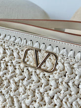Load image into Gallery viewer, Raffia Clutch
