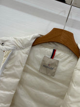 Load image into Gallery viewer, Igens Gilet
