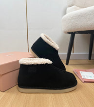 Load image into Gallery viewer, Shearling Boots
