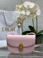 Load image into Gallery viewer, Medilion Flap Bag

