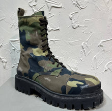 Load image into Gallery viewer, Camo Boots
