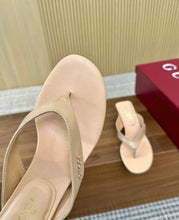 Load image into Gallery viewer, Thong Sandals

