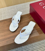Load image into Gallery viewer, Thong Sandals
