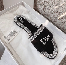 Load image into Gallery viewer, Dway Mules
