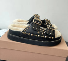 Load image into Gallery viewer, Shearling Sandals
