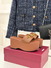 Load image into Gallery viewer, Platform Sandals
