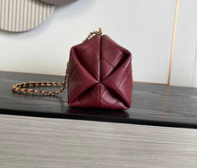 Load image into Gallery viewer, Quilted Chain Bag
