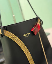 Load image into Gallery viewer, Bucket Bag
