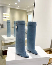 Load image into Gallery viewer, Shark Lock Boots
