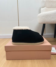 Load image into Gallery viewer, Shearling Boots
