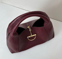 Load image into Gallery viewer, Maxi Softbit Bag

