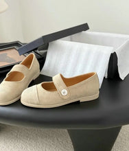 Load image into Gallery viewer, CC Pumps
