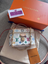Load image into Gallery viewer, Vanity Chain Pouch

