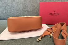 Load image into Gallery viewer, Raffia Shoulder Bag
