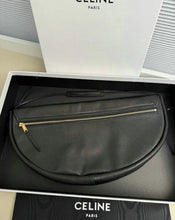 Load image into Gallery viewer, Halfmoon Bag
