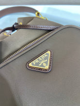 Load image into Gallery viewer, Duet Bucket Bag
