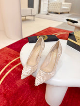 Load image into Gallery viewer, Lace Pumps
