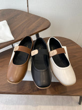 Load image into Gallery viewer, Leather Flats
