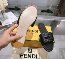 Load image into Gallery viewer, Baguette Sandals
