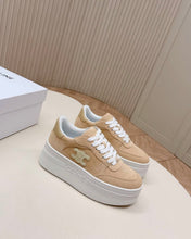 Load image into Gallery viewer, Triomphe Trainers
