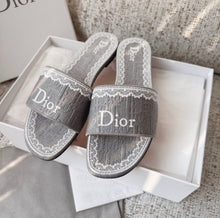 Load image into Gallery viewer, Dway Mules
