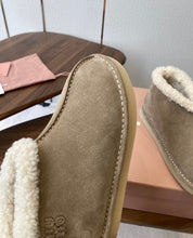 Load image into Gallery viewer, Shearling Boots
