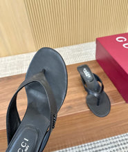 Load image into Gallery viewer, Thong Sandals
