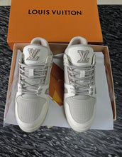 Load image into Gallery viewer, Logo Trainers
