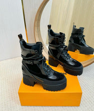 Load image into Gallery viewer, Desert Boots
