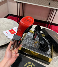 Load image into Gallery viewer, Sandaloo Sandals
