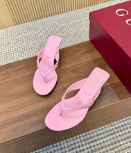 Load image into Gallery viewer, Thong Sandals
