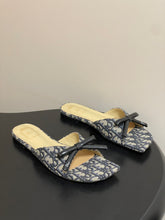 Load image into Gallery viewer, Oblique Mules
