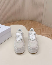 Load image into Gallery viewer, Triomphe Trainers
