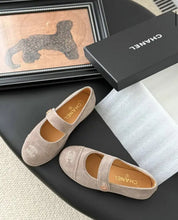 Load image into Gallery viewer, CC Pumps
