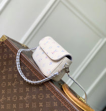 Load image into Gallery viewer, Ivy Chain Bag
