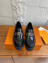 Load image into Gallery viewer, District Loafers
