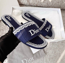 Load image into Gallery viewer, Dway Mules
