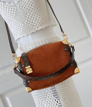 Load image into Gallery viewer, Side Trunk
