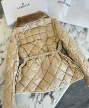 Load image into Gallery viewer, Cygne Jacket
