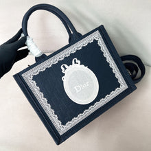 Load image into Gallery viewer, Medium Book Tote
