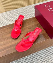 Load image into Gallery viewer, Thong Sandals
