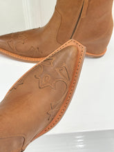 Load image into Gallery viewer, Leather Boots
