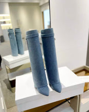 Load image into Gallery viewer, Shark Lock Boots
