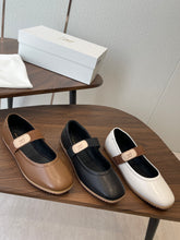 Load image into Gallery viewer, Leather Flats
