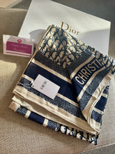 Load image into Gallery viewer, Oblique Shawl
