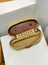 Load image into Gallery viewer, Vanity Chain Pouch

