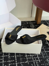 Load image into Gallery viewer, Suede Sandals
