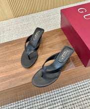 Load image into Gallery viewer, Thong Sandals
