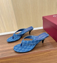 Load image into Gallery viewer, Thong Sandals
