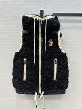 Load image into Gallery viewer, Teddy Gilet
